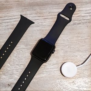 SPACE GREY GEN 3 APPLE WATCH